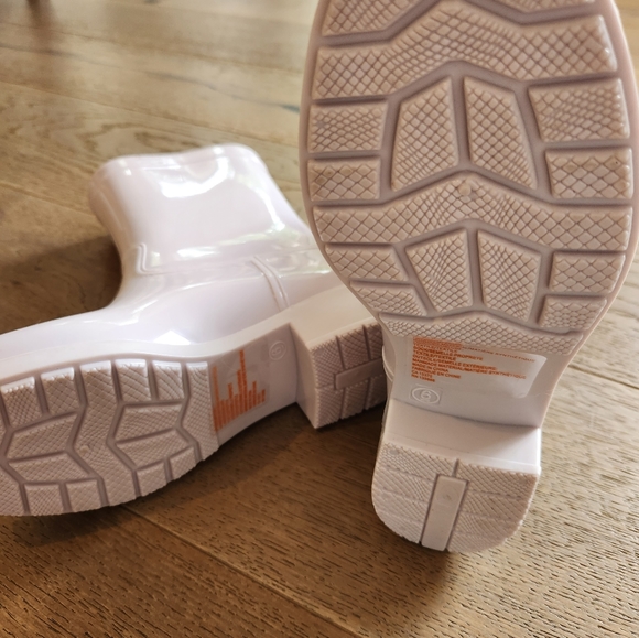 New Joe Fresh Rainboots - Picture 3 of 3